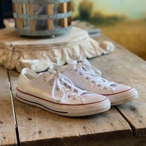 Converse All Star Chuck Taylor’s White Sneakers Size 9